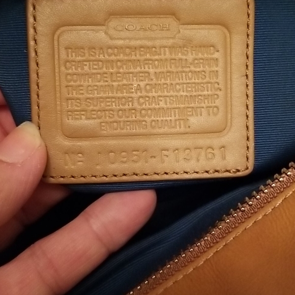 Coach F13761 tan patent leather purse! - Picture 10 of 10